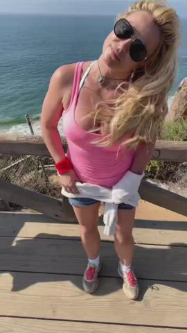 britney spears cleavage natural tits clip