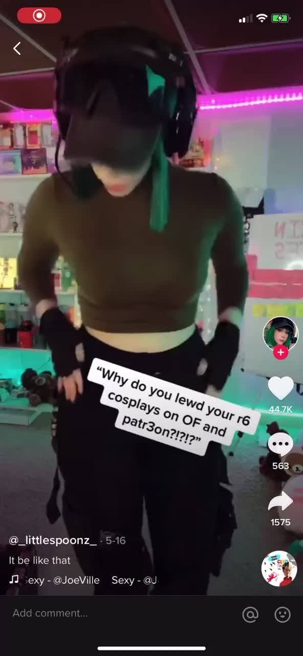 Sexy and cute R6 Ela Cosplayer dancing erotically
