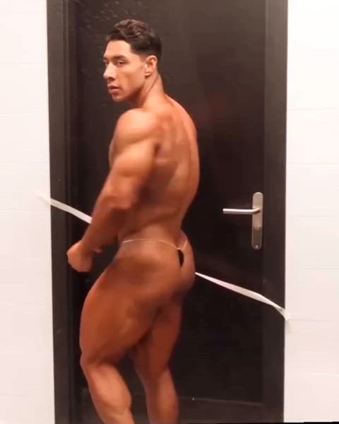 ass bodybuilder gay muscles nsfw clip