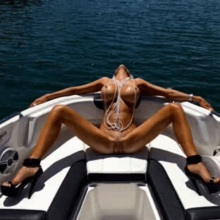 Big Tits Boat Nude clip