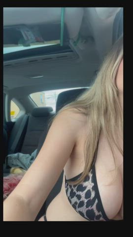 bikini bouncing tits car clip