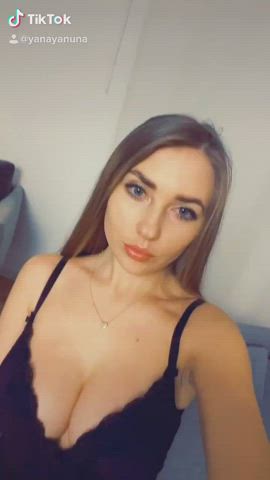 cleavage natural natural tits niemira selfie tiktok tits clip