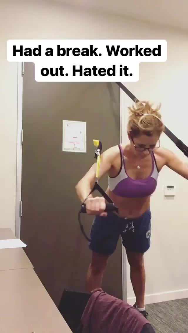 Jenna Fischer - Instagram story workout