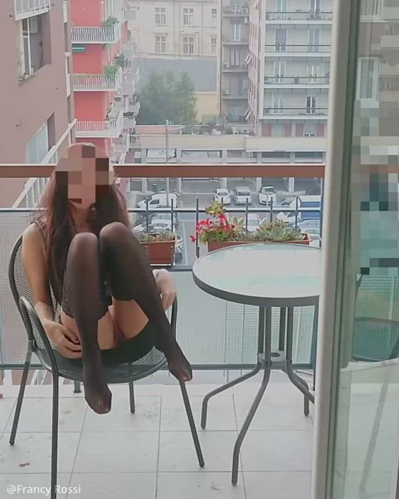 Beautiful italian masturbate on her balcony with a plug in her ass and get caught