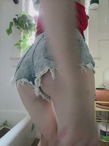 i hate when it’s too cold to wear these shorts :(