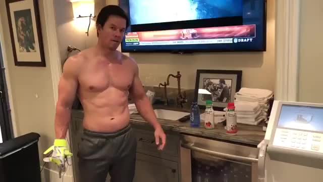 Mark Wahlberg abs