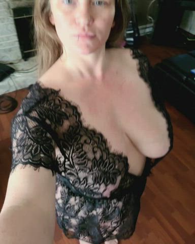 Brand new to OF, free sub with lots of teasers! All natural curvy milf