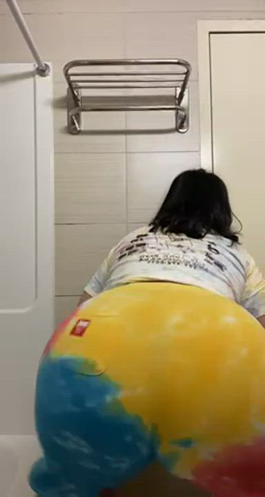 Twerking my ass off 😘