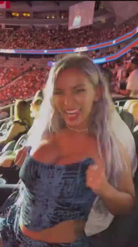 big tits bimbo bouncing tits fake boobs fake tits public tits r/caughtpublic clip