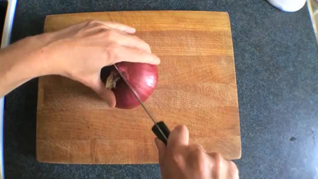 How to cut an onion