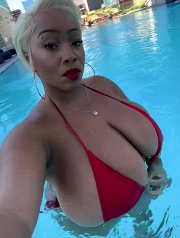 bbw big tits bikini cleavage ebony tease underwater clip