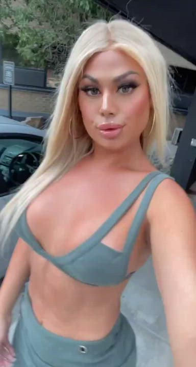 Blonde Close Up Clothed Gia Chains OnlyFans Pretty Public Selfie Skirt clip