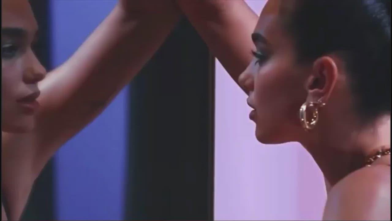 Trust me this is a shoe promo ad..not dua promoting her sexy figure.