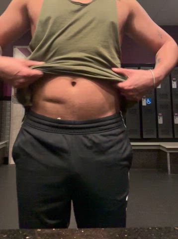 Sunday combo: biceps, armpits, nipples and lots of pubes in the locker room (28)