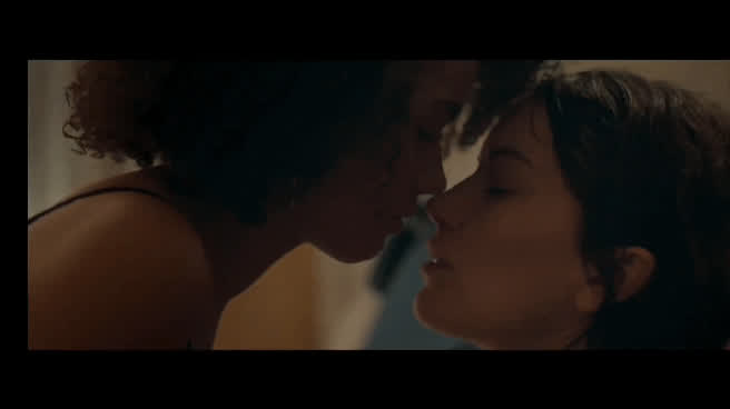 celebrity kiss kissing lesbian clip