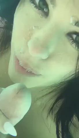 Amateur Blowjob Brunette Eye Contact Pool Pussy Underwater clip