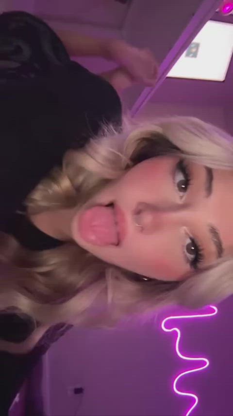 18 years old amateur ass blonde onlyfans teen tiktok tits tongue tongue fetish clip