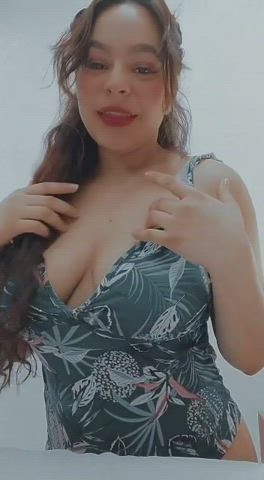 big nipples big tits bongacams bouncing tits camsoda camgirl latina nipple play clip