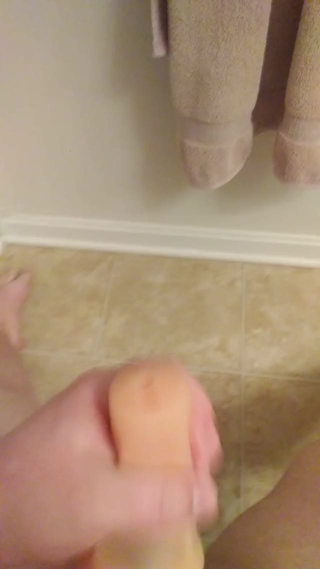 [18] Quick cum before the shower