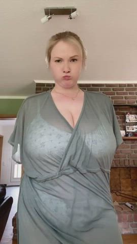 Busty Huge Tits Jiggling clip