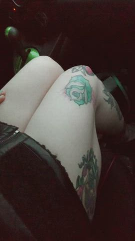 Pussy spread in the car