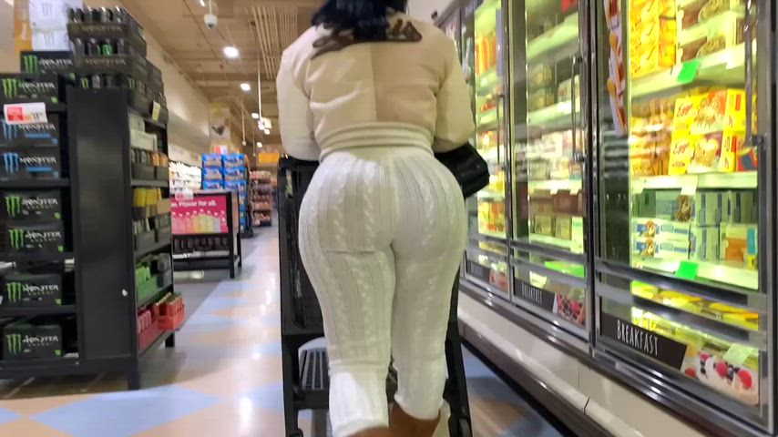 candid pawg public voyeur walking clip