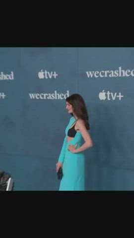 Anne Hathaway Celebrity Legs clip