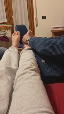 I spread my toes when my dad gave me a foot massage. If only he would lick them