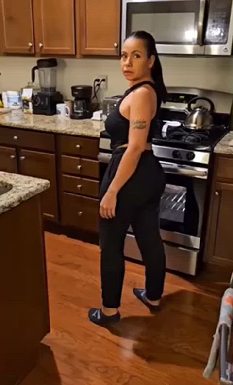 Scarlo - That Latina Booty and Smile Though 😍