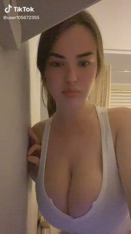 18 years old amateur babe big tits boobs cute natural tits pretty tits clip