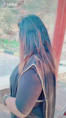 TikTok Indian MILF Saree clip