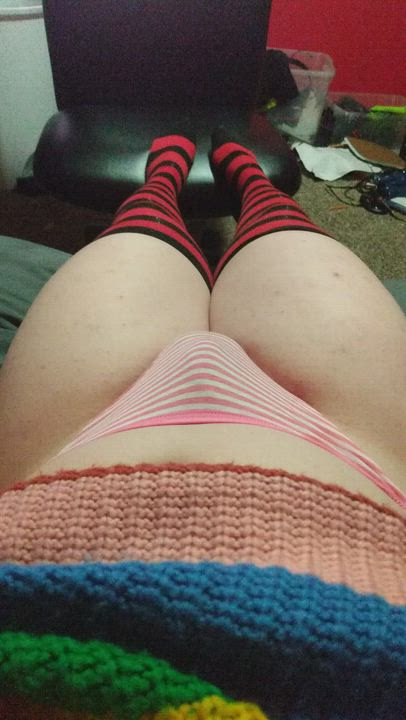 femboys thick thighs slapping