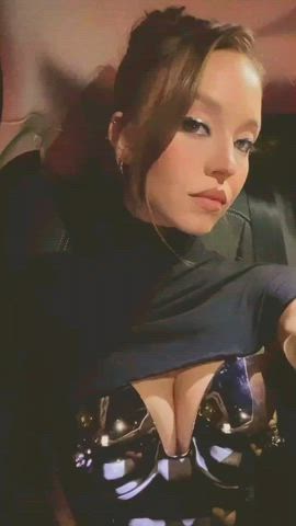 big tits brunette celebrity cleavage sydney sweeney clip