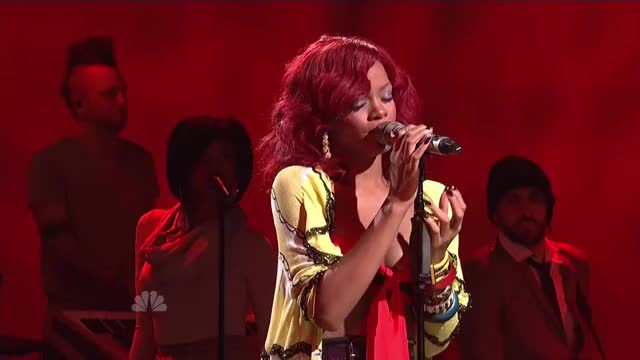 Rihanna - What's My Name SNL