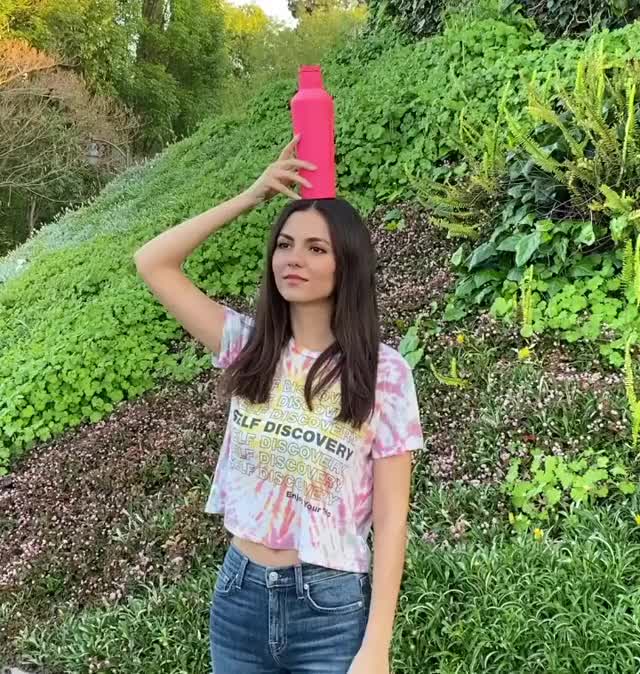 victoriajustice B RD XSg92I 5