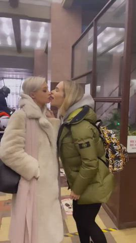 Blonde French Kissing Girlfriend Girlfriends Kiss Kissing Lesbian Lesbians Public