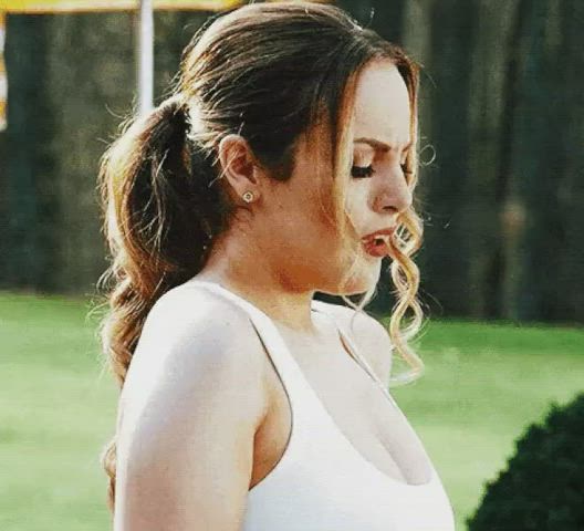 elizabeth gillies fake fake boobs clip