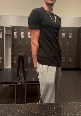 20 years old gym horny muscles onlyfans public striptease tease flexing clip