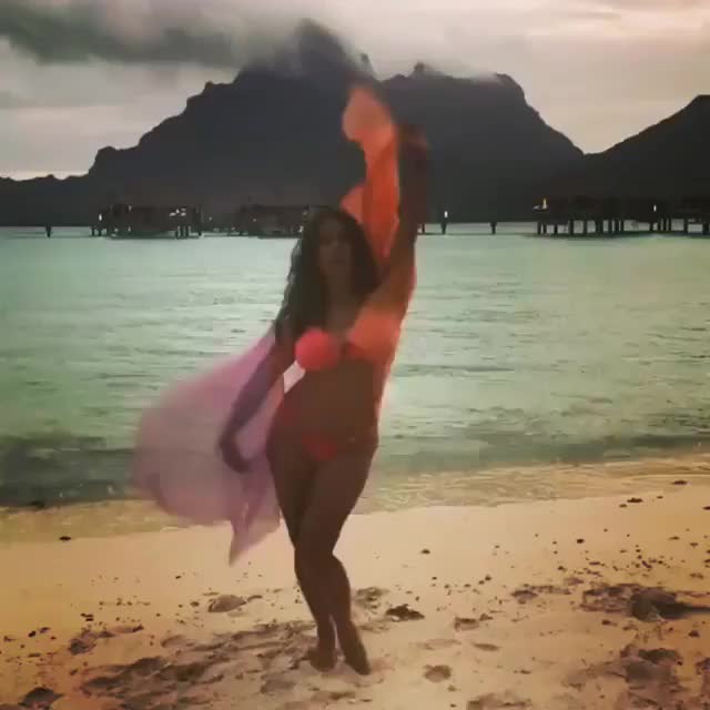 Salma Hayek Bikini dance