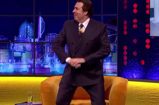 Jonathan Ross knows how to twerk