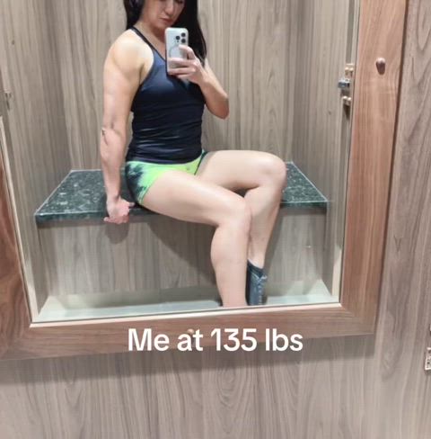 Comparing my 135 lb body to my current 150 lb body. I’m fatscular now KEK 