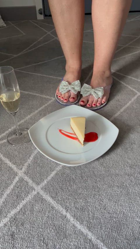 feet feet fetish food fetish foot hotwife milf mom shoes toes wife clip