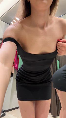 this black dress looks so sexy on me