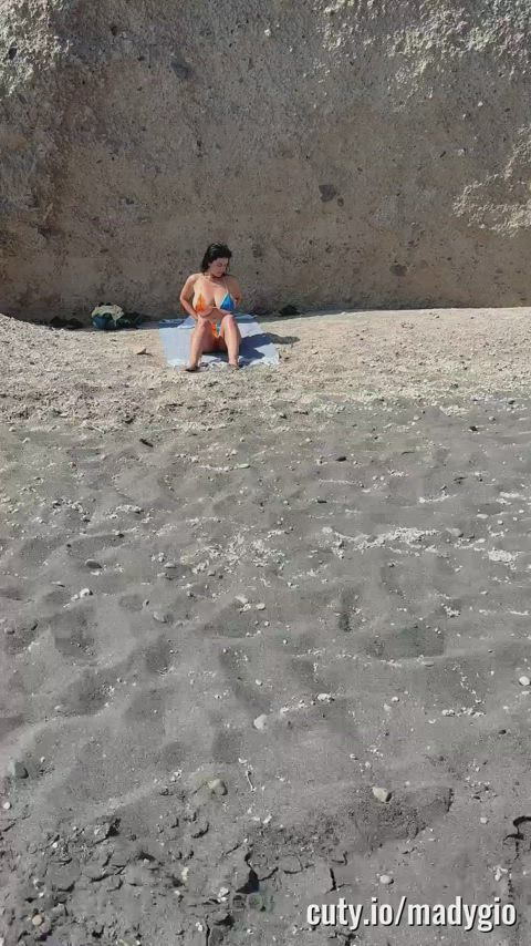 amateur beach big tits bikini huge tits tits topless clip