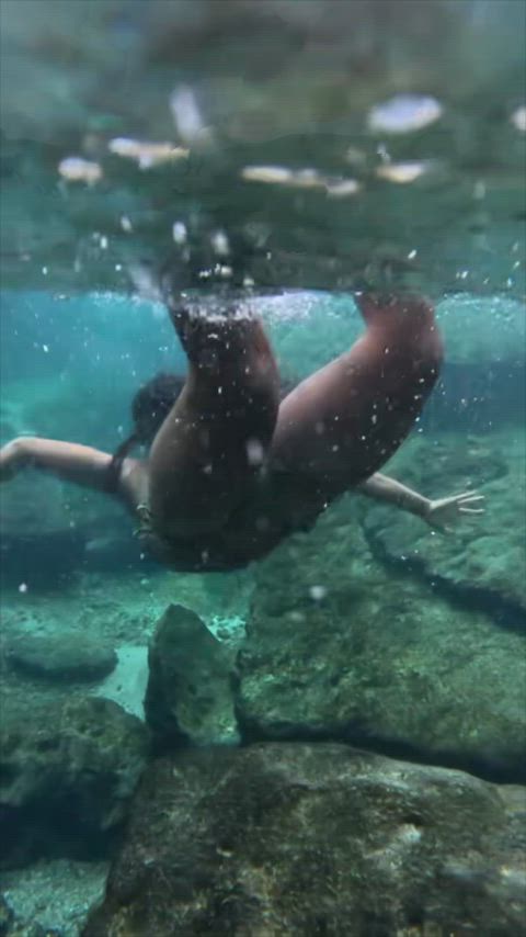 Sexy wet swimming feet in slow motion 😍