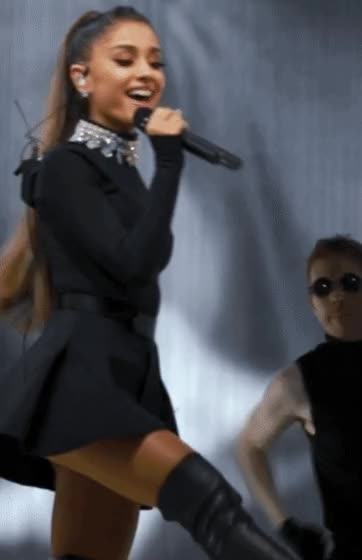 (200288) Ariana Grande Petite Booty