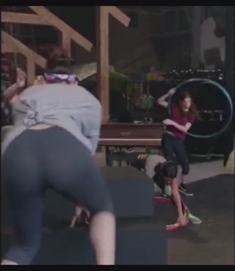 booty hailee steinfeld yoga pants clip