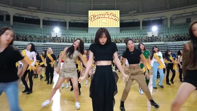 Red Velvet 레드벨벳 ‘짐살라빔 (Zimzalabim)’ Mass Performance | ZIP.CODE