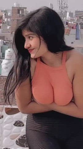 Babe Jiggling Tits 🔥🔥🔥