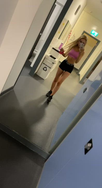 I couldn’t wait to get home, so I took nudes in the gym instead ? (19)